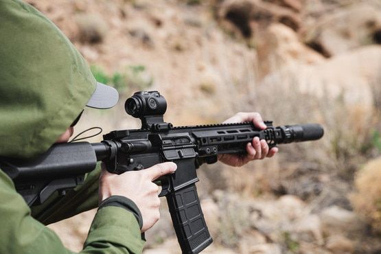 1x MicroPrism in black mounted on an AR-15